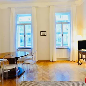https://beautiful-viennese-flat-in-the-city-centre.vienna-besthotels.com